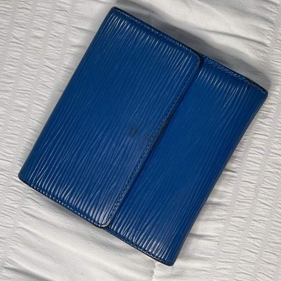 VINTAGE Authentic Epi Blue Luis Vuitton Wallet - Picture 5 of 14